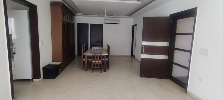 Living Room, sector 14 3.5 Bedroom 350 Sq.Yd. Builder Floor In Sector 14 Faridabad 10012371