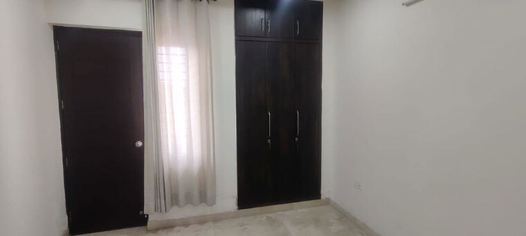 Room, sector 14 3.5 Bedroom 350 Sq.Yd. Builder Floor In Sector 14 Faridabad 10012371
