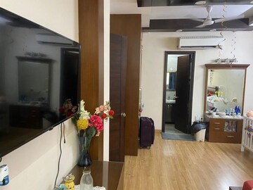 Living Room in 3.5 BHK Builder Floor at Sector 14 – for Rent