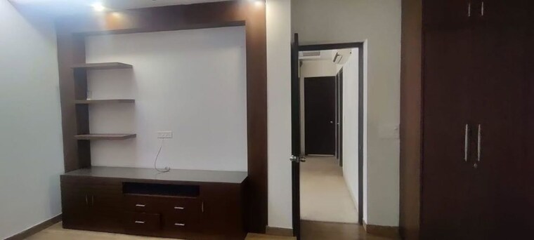 Room, sector 14 3.5 Bedroom 350 Sq.Yd. Builder Floor In Sector 14 Faridabad 10012371