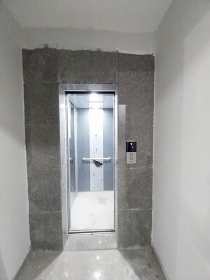 Lift in 2 BHK Builder Floor at Sector 37d – for Sale