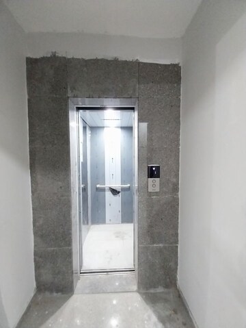 Lift in 2 BHK Builder Floor at Sector 37d – for Sale