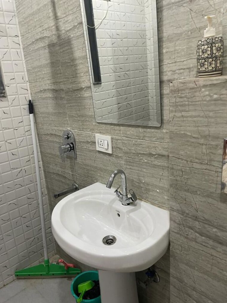 Bathroom, mapsko-paradise 3 Bedroom 1340 Sq.Ft. Apartment In Sector 83 Gurgaon 10012387