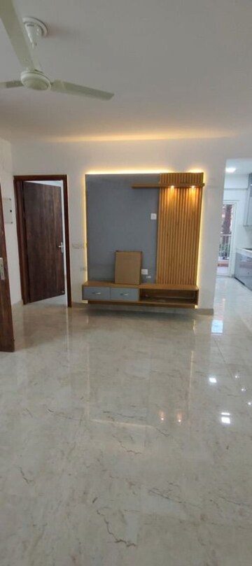 Room in 4 BHK Apartment at Uninav Eden, Raj Nagar Extension – for Rent