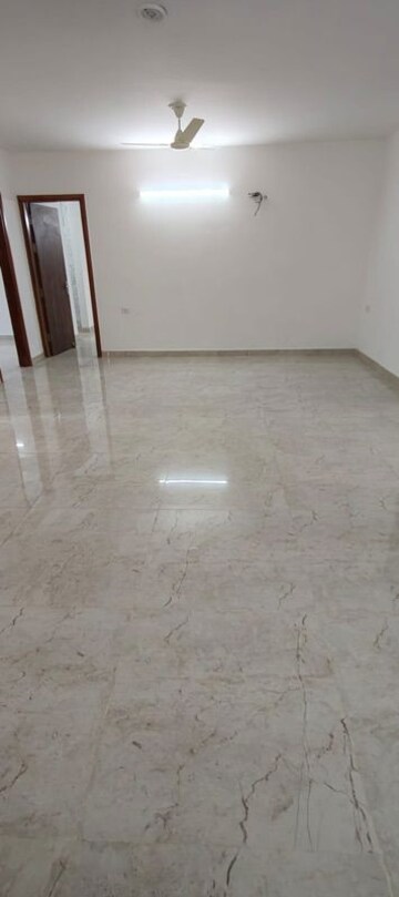 Room in 4 BHK Apartment at Uninav Eden, Raj Nagar Extension – for Rent