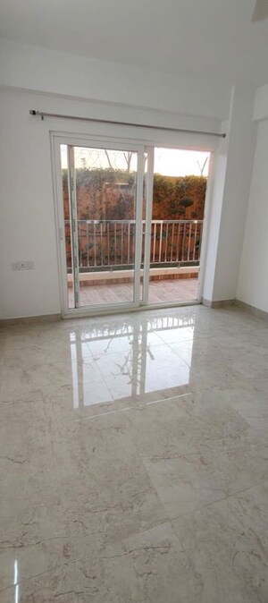 Room in 4 BHK Apartment at Uninav Eden, Raj Nagar Extension – for Rent