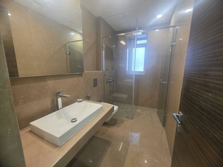 Bathroom, raheja-imperia 3 Bedroom 1450 Sq.Ft. Apartment In Worli Mumbai 10012386