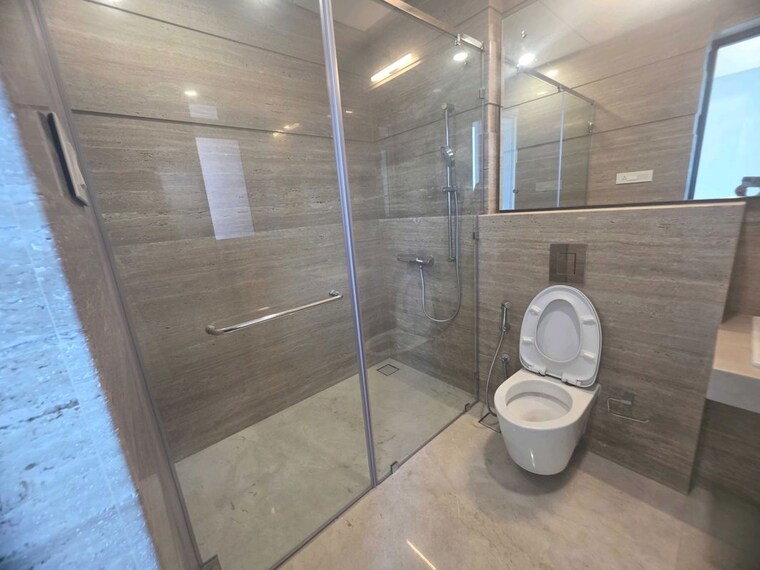 Bathroom, raheja-imperia 3 Bedroom 1450 Sq.Ft. Apartment In Worli Mumbai 10012386