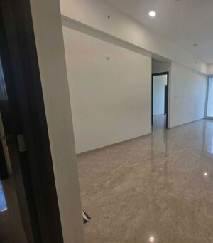Room in 3 BHK Apartment at Raheja Imperia, Worli – for Rent