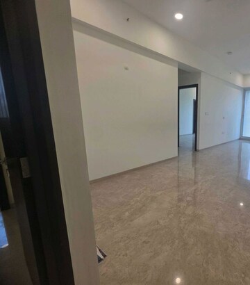 Room in 3 BHK Apartment at Raheja Imperia, Worli – for Rent