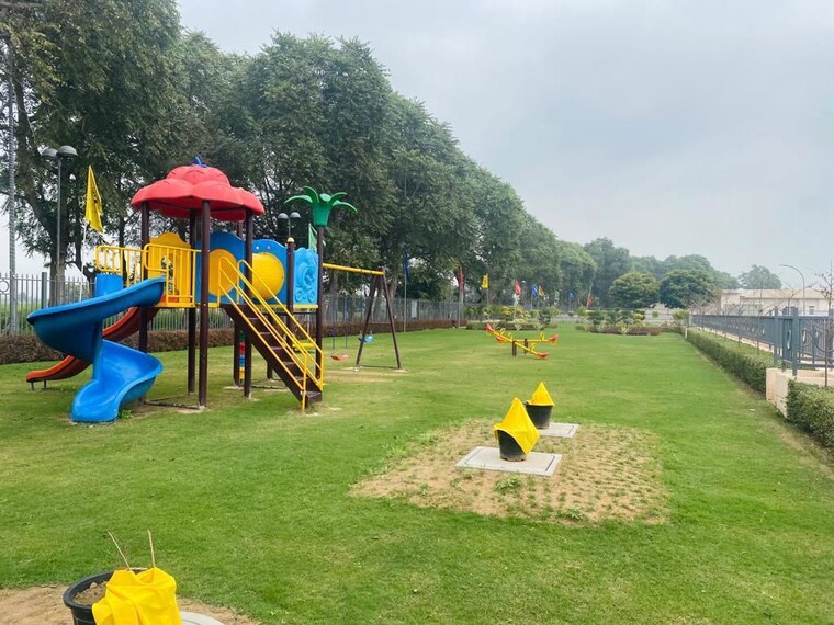 Garden, anant-raj-the-estate-floors 3 Bedroom 1855 Sq.Ft. Apartment In Sector 63a Gurgaon 10012417