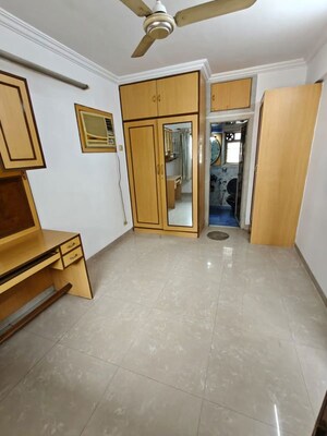 Room in 2 BHK Apartment at Vasant Valley Complex, Malad East – for Rent