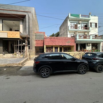 Parking in 5 BHK Villa at Sector 10 – for Sale