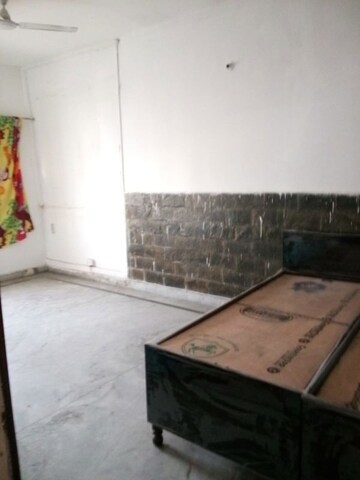 Kitchen in 2.5 BHK Villa at Arun Vihar Sector 37, Sector 37 – for Rent