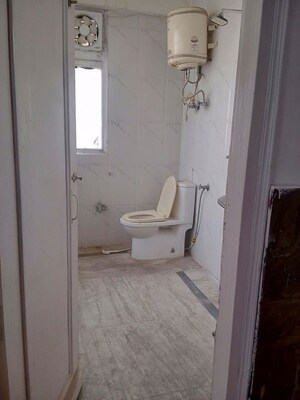 Bathroom in 2.5 BHK Villa at Arun Vihar Sector 37, Sector 37 – for Rent