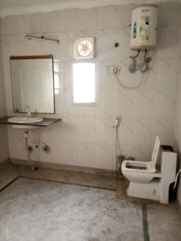 Bathroom in 2.5 BHK Villa at Arun Vihar Sector 37, Sector 37 – for Rent