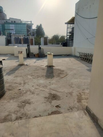 Parking in 1.5 BHK Villa at Sector 44 – for Rent