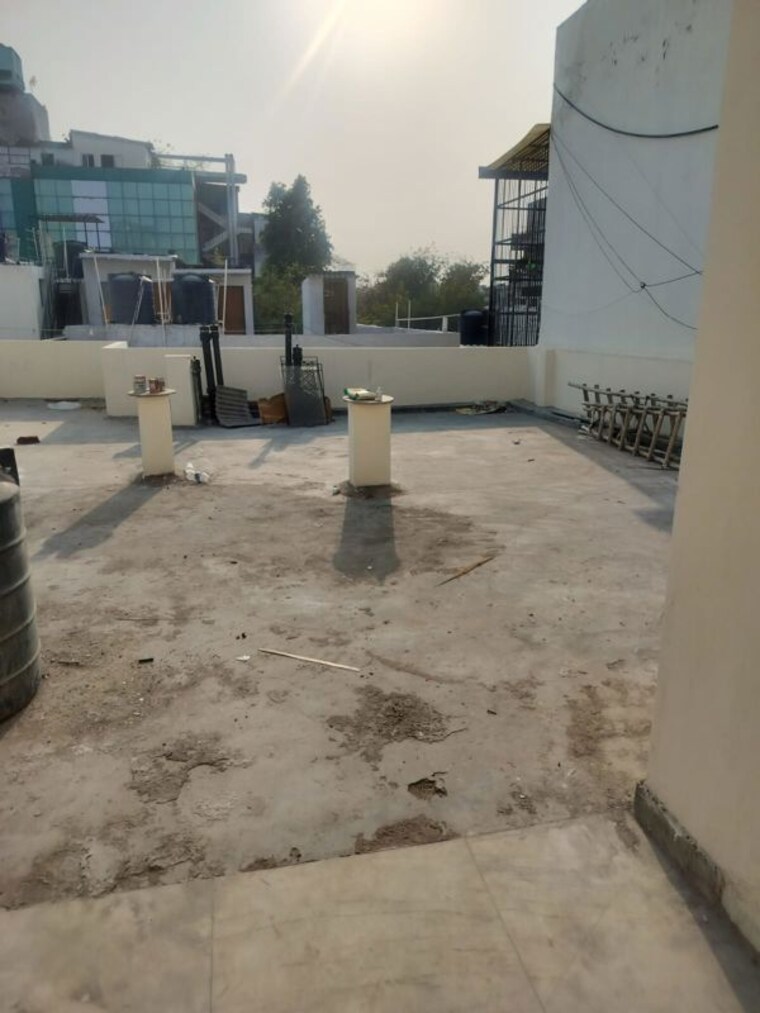  Parking, sector 44 1.5 Bedroom 1200 Sq.Ft. Villa In Sector 44 Noida 10012498