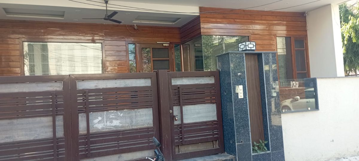 6 BHK + Pooja Room Independent House For Sale in Pir Machalla
