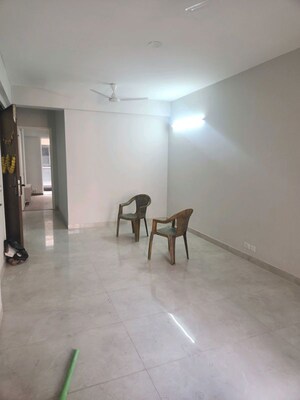 Room in 3 BHK Apartment at Signature Global City, Sector 37d – for Sale