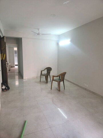 Room in 3 BHK Apartment at Signature Global City, Sector 37d – for Sale