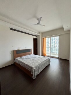 3 BHK + Servant Room,Extra Room Apartment For Rent in Mahagun Mezzaria