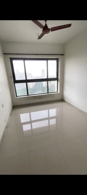Room in 2 BHK Apartment at Kalpataru Paramount E, Kapur Bawdi – for Rent