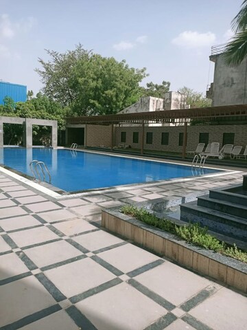 Swimming Pool in 3 BHK Builder Floor at Sector 3 – for Rent