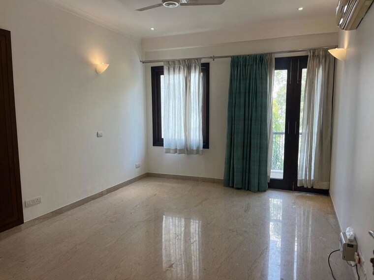 Room, vasant vihar 4 Bedroom 525 Sq.Yd. Builder Floor In Vasant Vihar Delhi 10012593