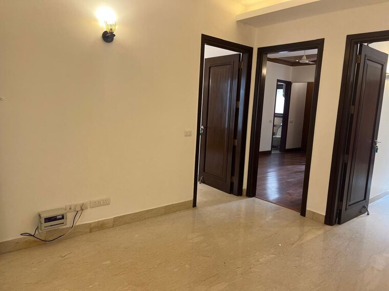 Room, vasant vihar 4 Bedroom 525 Sq.Yd. Builder Floor In Vasant Vihar Delhi 10012593
