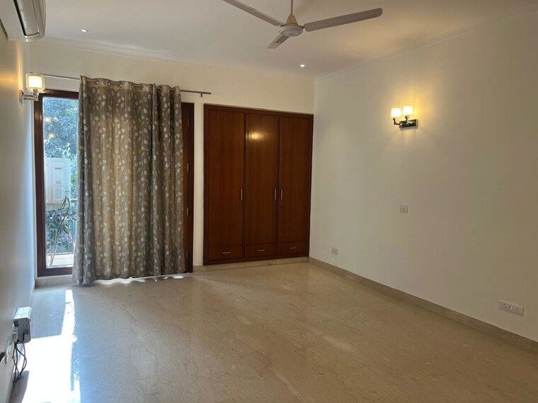 Room, vasant vihar 4 Bedroom 525 Sq.Yd. Builder Floor In Vasant Vihar Delhi 10012593