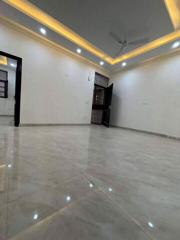 Room in 2 BHK Apartment at Saket – for Rent