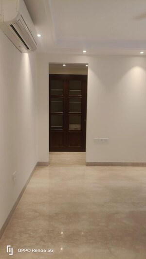 Room in 4 BHK Builder Floor at Vasant Vihar – for Rent