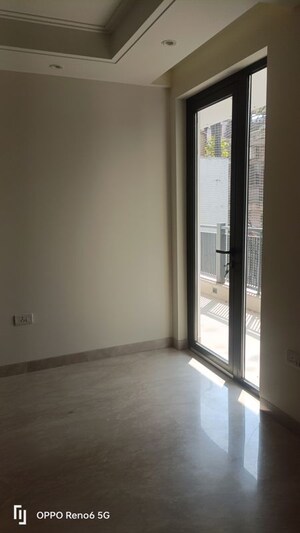 Room in 4 BHK Builder Floor at Vasant Vihar – for Rent