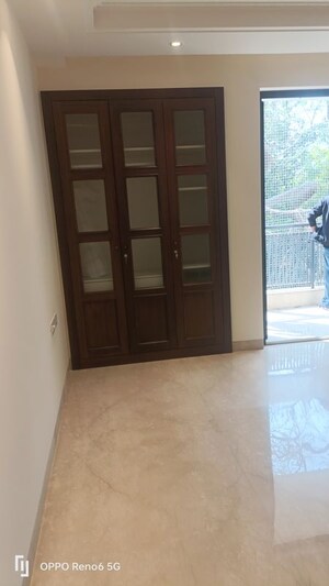 Room in 4 BHK Builder Floor at Vasant Vihar – for Rent