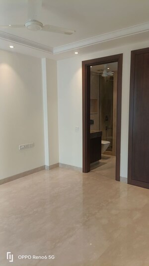 Room in 4 BHK Builder Floor at Vasant Vihar – for Rent