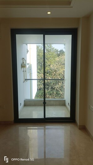 Room in 4 BHK Builder Floor at Vasant Vihar – for Rent