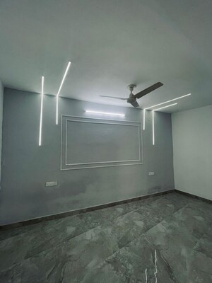 Room in 3 BHK Builder Floor at Sector 57 – for Rent