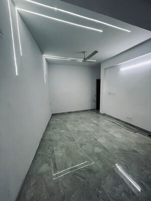 Room in 3 BHK Builder Floor at Sector 57 – for Rent