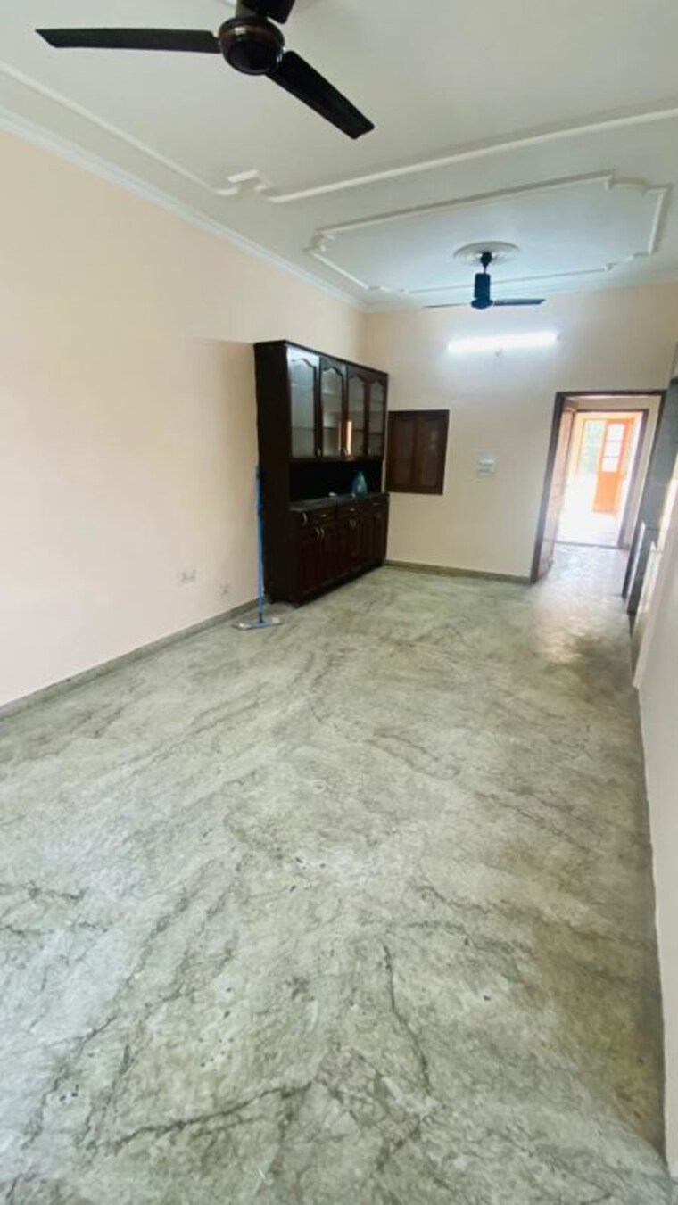 Room, palam vihar 2 Bedroom 273 Sq.Yd. Builder Floor In Palam Vihar Gurgaon 10012622