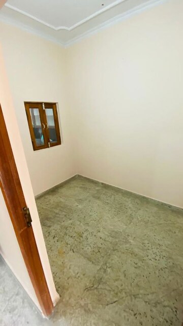 Room in 2 BHK Builder Floor at Palam Vihar – for Rent