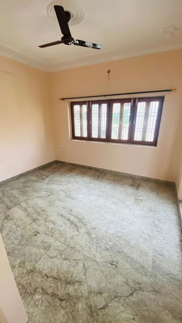 Room in 2 BHK Builder Floor at Palam Vihar – for Rent