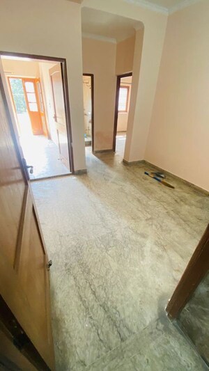 Room in 2 BHK Builder Floor at Palam Vihar – for Rent