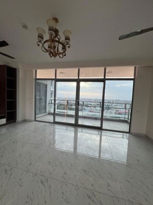 Room in 3 BHK Apartment at Mantri Pinnacle, Hulimavu – for Rent