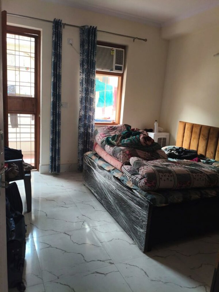 Bedroom, sector 23 2 Bedroom 260 Sq.Yd. Builder Floor In Sector 23 Gurgaon 10012633