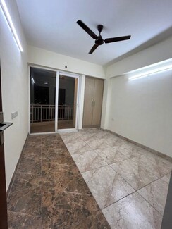 2 BHK Apartment For Sale in Wave City