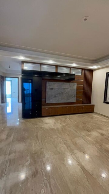 Room in 3 BHK Apartment at BPTP The Resort, Sector 75 – for Rent