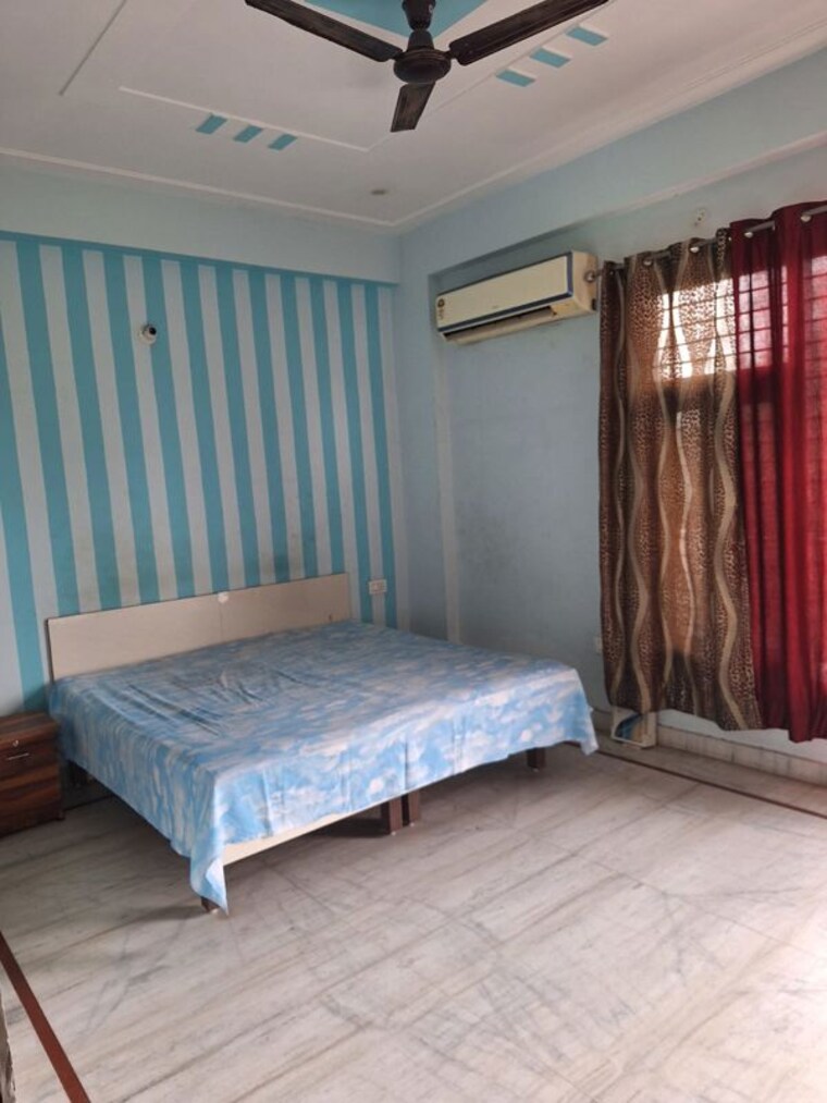 Bedroom, sector 23 3 Bedroom 360 Sq.Yd. Builder Floor In Sector 23 Gurgaon 10012657