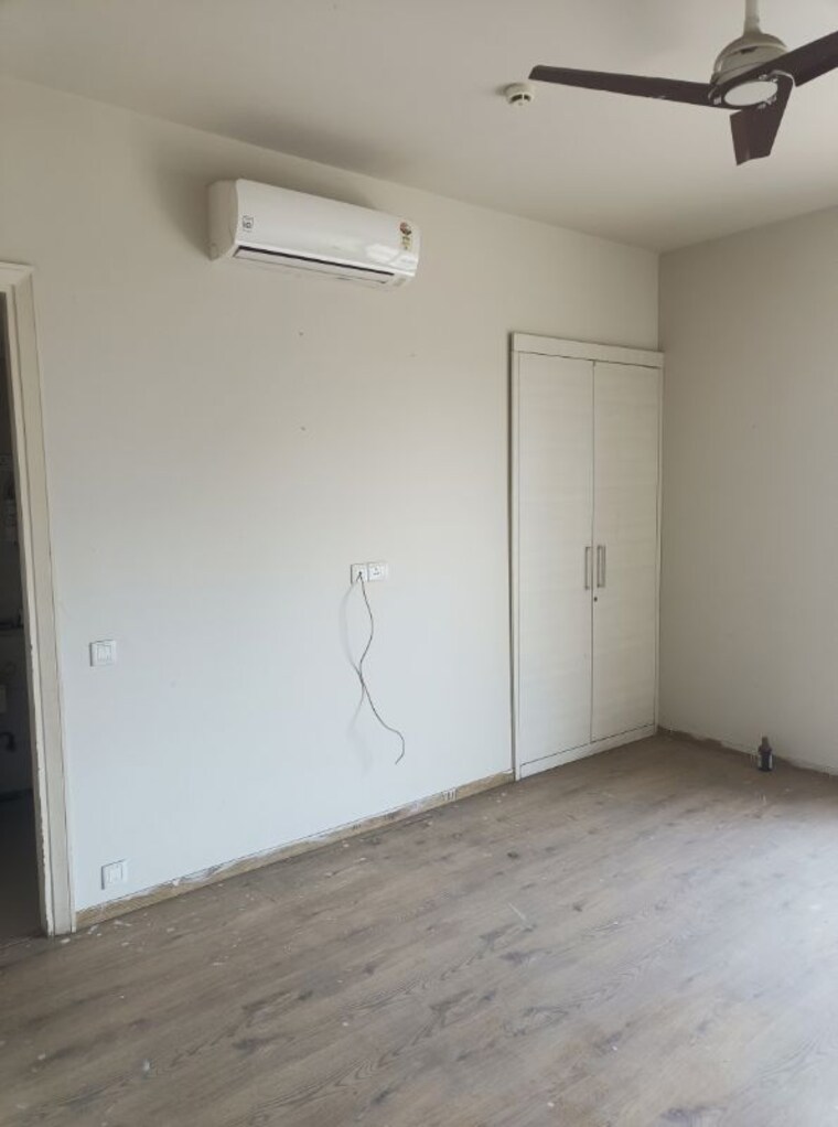 Room, bestech-park-view-grand-spa-spa-signature-tower 4 Bedroom 4200 Sq.Ft. Apartment In Sector 81 Gurgaon 10012659