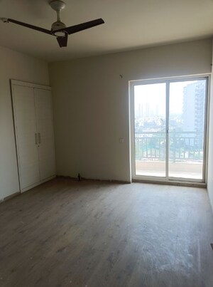 Room in 4 BHK Apartment at Bestech Park View Grand Spa-Spa Signature Tower, Sector 81 – for Rent